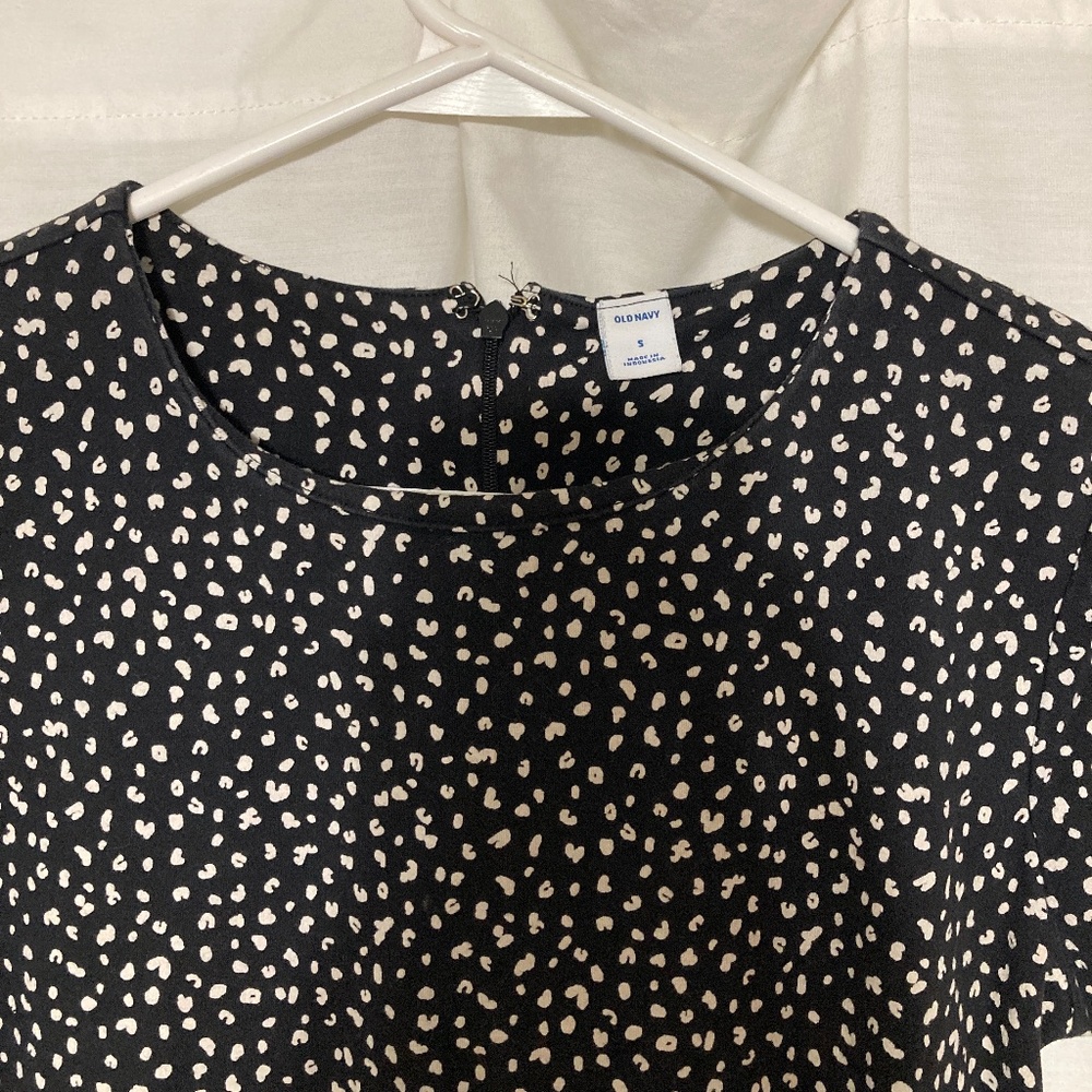 LAST CHANCE ITEM - Old Navy Black and White Dress with Short Sleeves Size Small - Picture 2 of 3